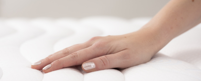 Hochwertige Matratze für optimalen Schlafkomfort, gefertigt aus nachhaltigen Materialien für einen guten und gesunden Schlaf.