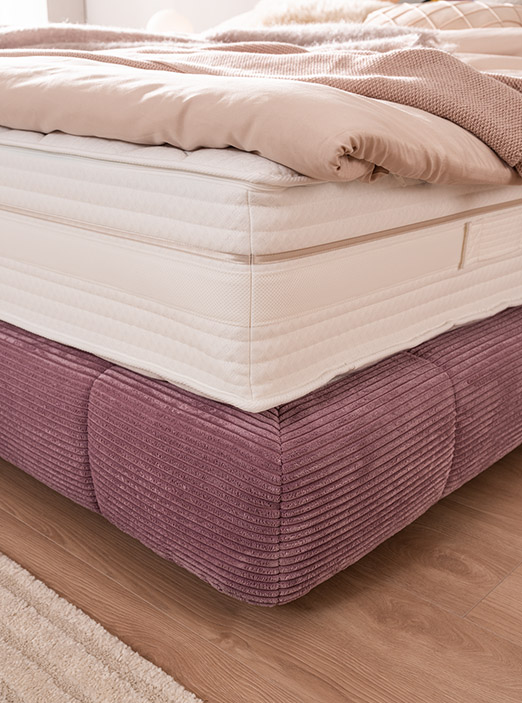 Hochwertiges Suavis Bett, sorgfältig gefertigt von ADA . Mindful Living