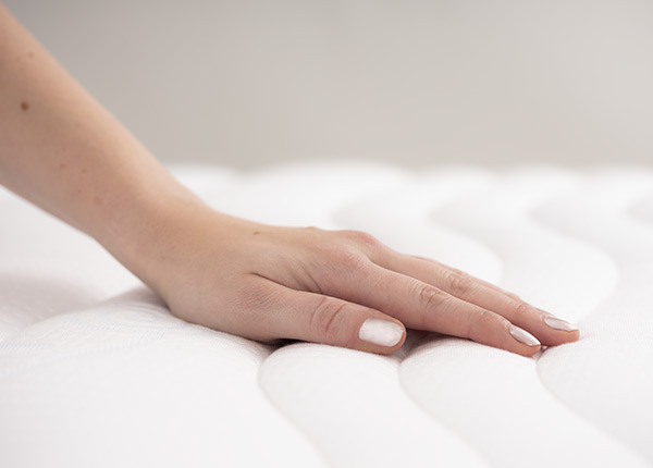 Hochwertige Matratze für optimalen Schlafkomfort, gefertigt aus nachhaltigen Materialien für einen guten und gesunden Schlaf mit optimaler 7-Zonen Ergonomie