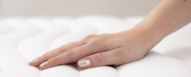 Hochwertige Matratze für optimalen Schlafkomfort, gefertigt aus nachhaltigen Materialien für einen guten und gesunden Schlaf mit optimaler 7-Zonen Ergonomie