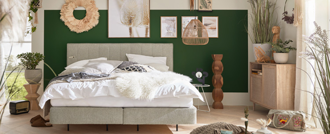 Modernes und helles Schlafzimmer im Boho-Stil mit Bett Nirina