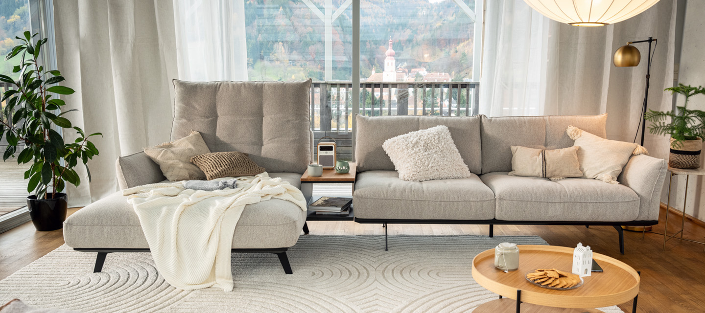 Couch Caltha - ADA Mindful Living Sofa vereint nachhaltige Produktion mit österreichischer Qualität für stilvolles Wohnen