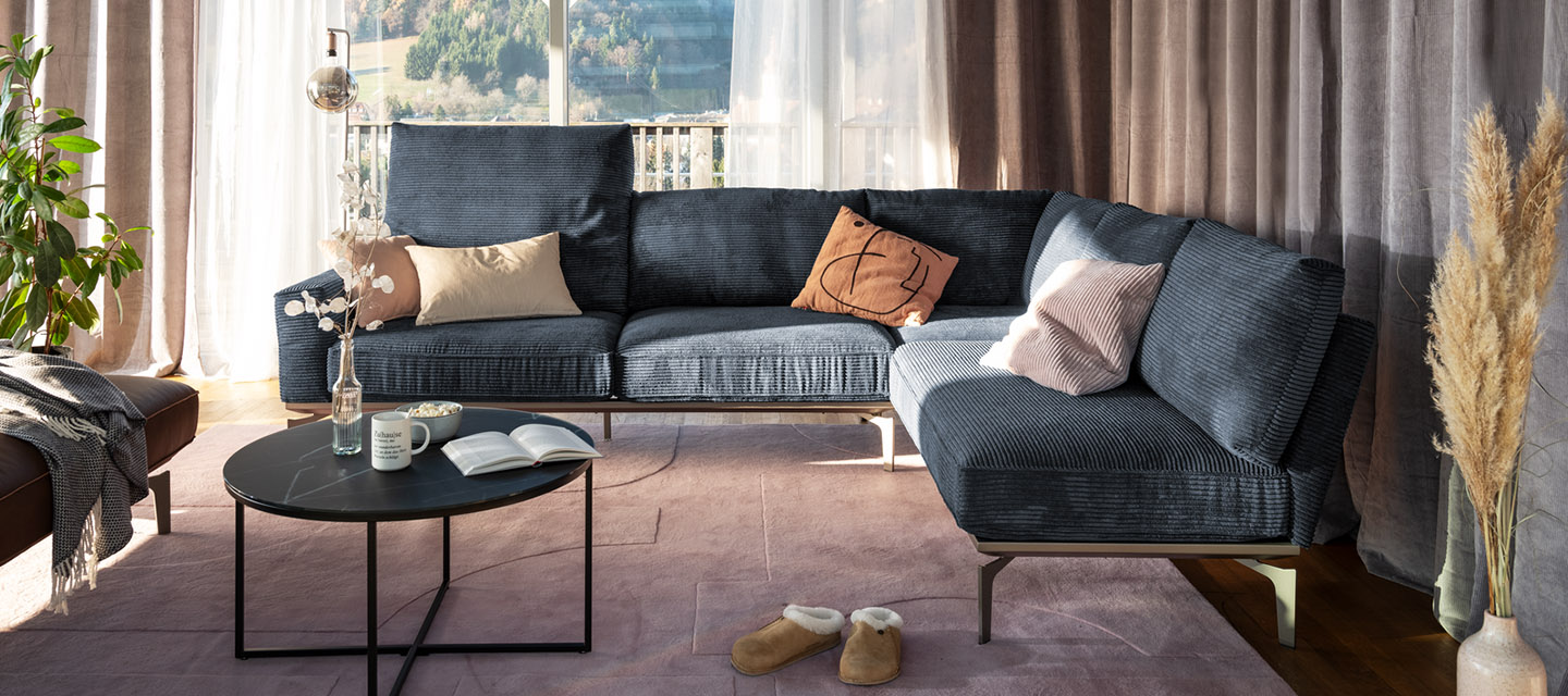 Nachhaltig und platzsparend - Das ADA Mindful Living Draba Sofa, einfach aufzubauen und stilvoll im Design