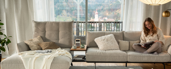 Mental Health Makeover auf Sofa CALTHA