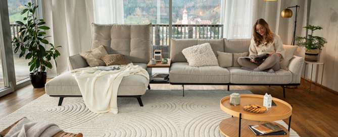 Mental Health Makeover auf Sofa CALTHA