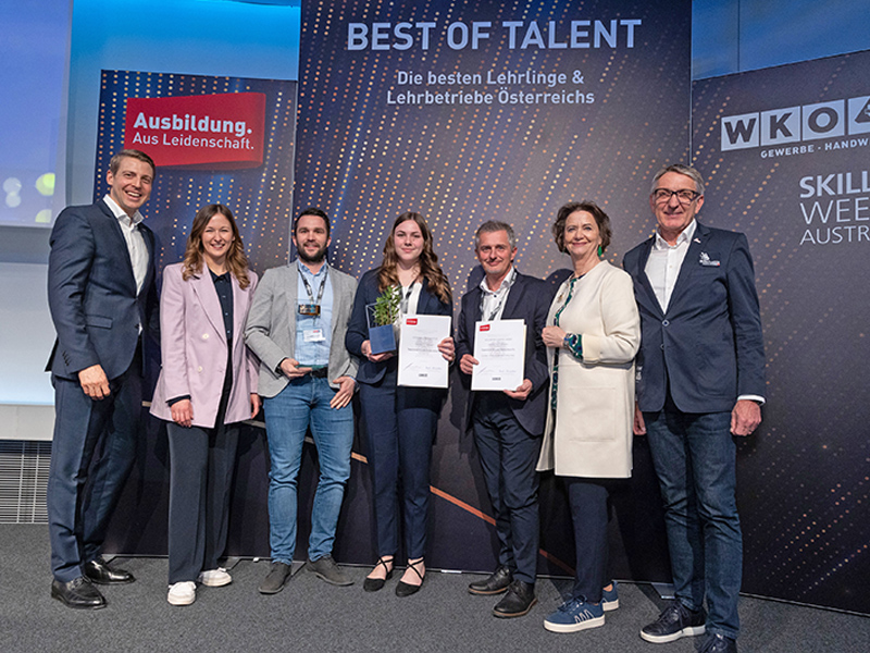 Best of Talent - Verena Stadlhofer von den ADA Möbelwerken wurde als bester Lehrling Österreichs in der Berufssparte Tapezierer und Dekorateur ausgezeichnet