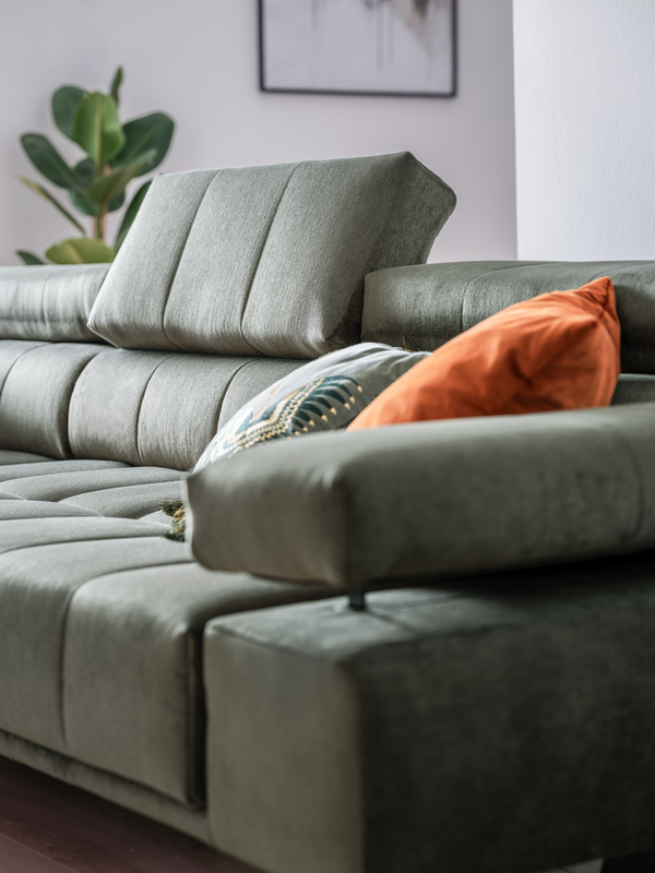 Verstellbare Nackenstützen beim Sofa RAIMO