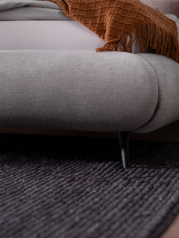 Ecke von Polsterbett CALMATIO in grauem Stoff